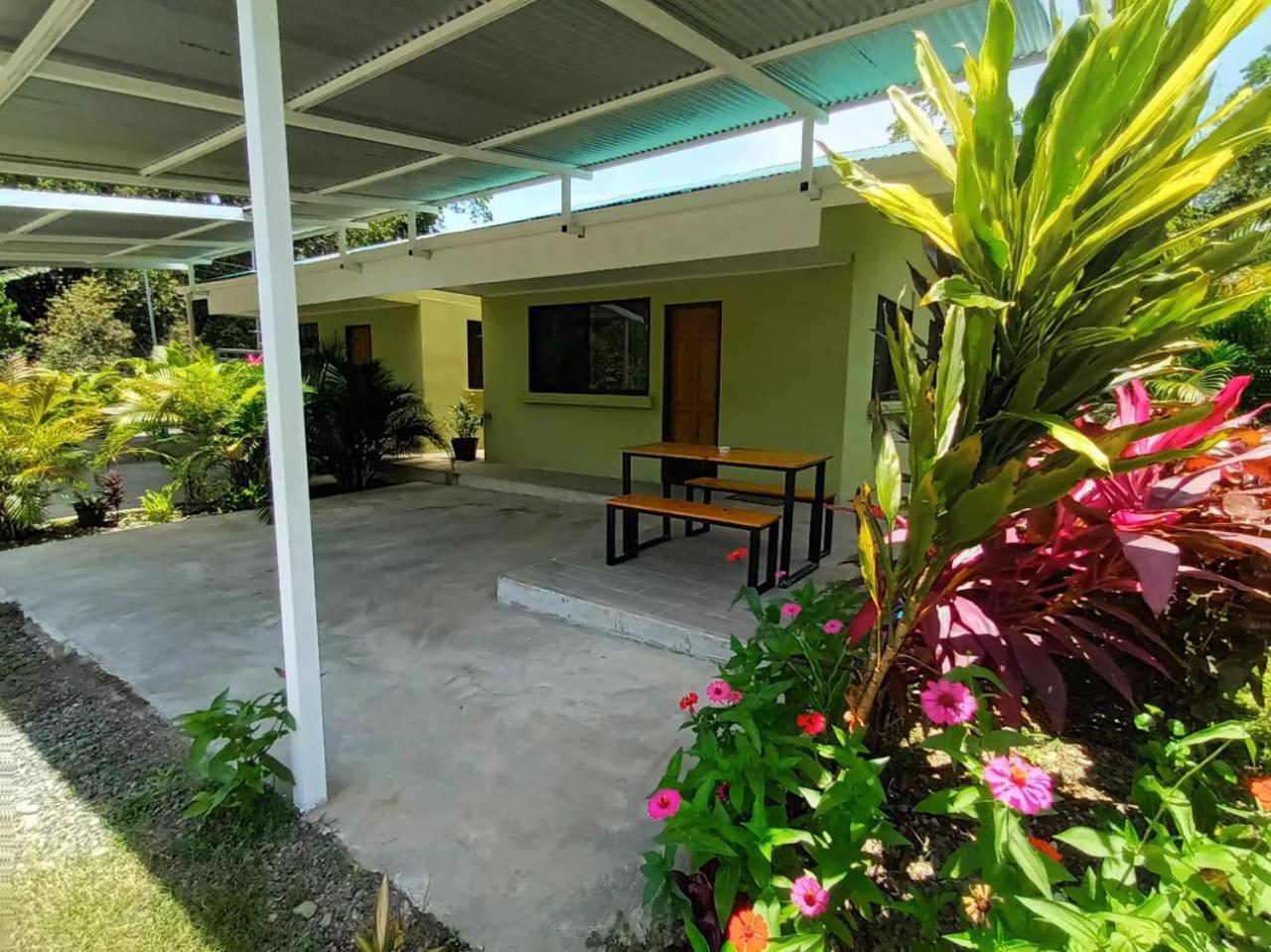 Serenity Houses Cahuita Eksteriør bilde